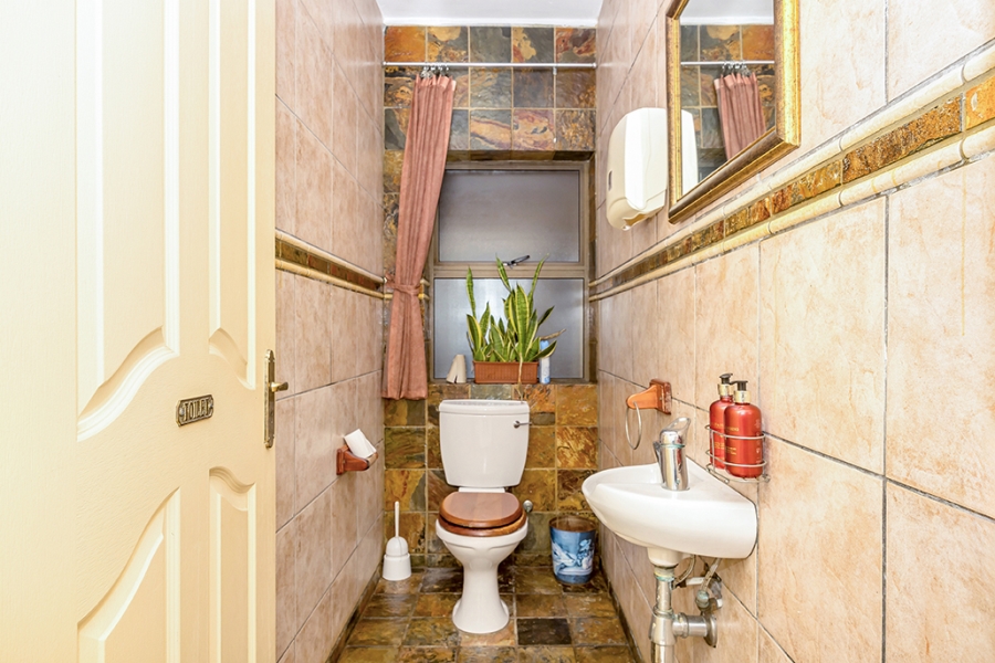 6 Bedroom Property for Sale in Sunset Beach Western Cape